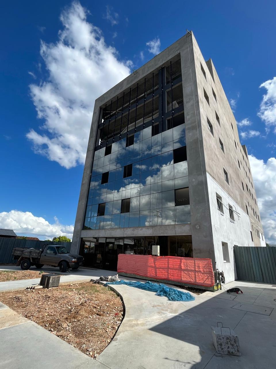 Projeto de estrutura metálica sob medida para Hospital Vila Nova — Porto Alegre RS