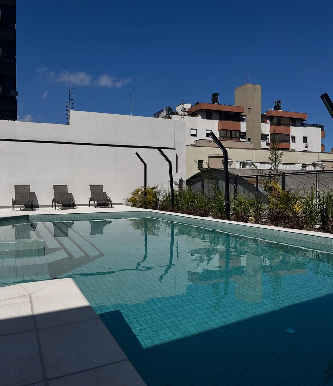 Estrutura para Área de Piscina luminárias e área de piscina sob medida em Feliz RS, Vale do Caí — Esquadrias Martiny